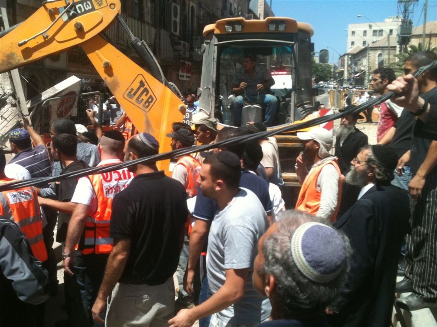 בניין מגורים קרס הבוקר בגאולה; אדם נפצע קל
