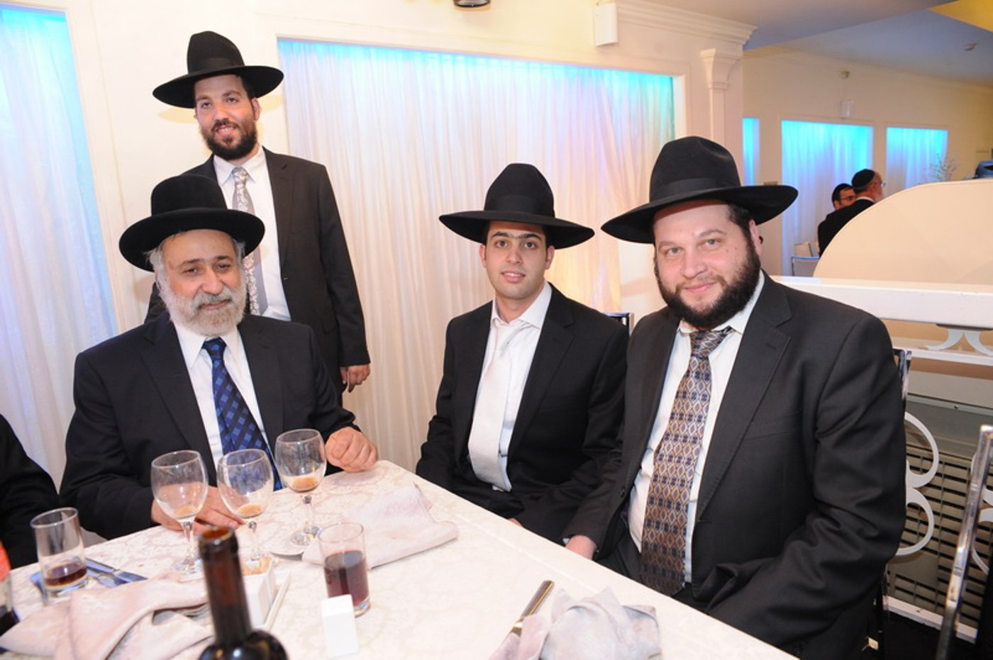 רובינשטיין מפתיע בעוגה, מימון מתחדש בשלייקס
