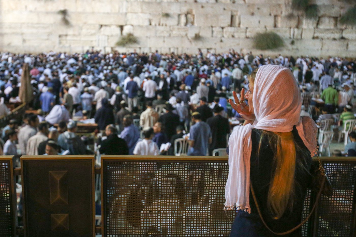 אלפים ב'סליחות' בכותל להצלחת תקיפה באיראן