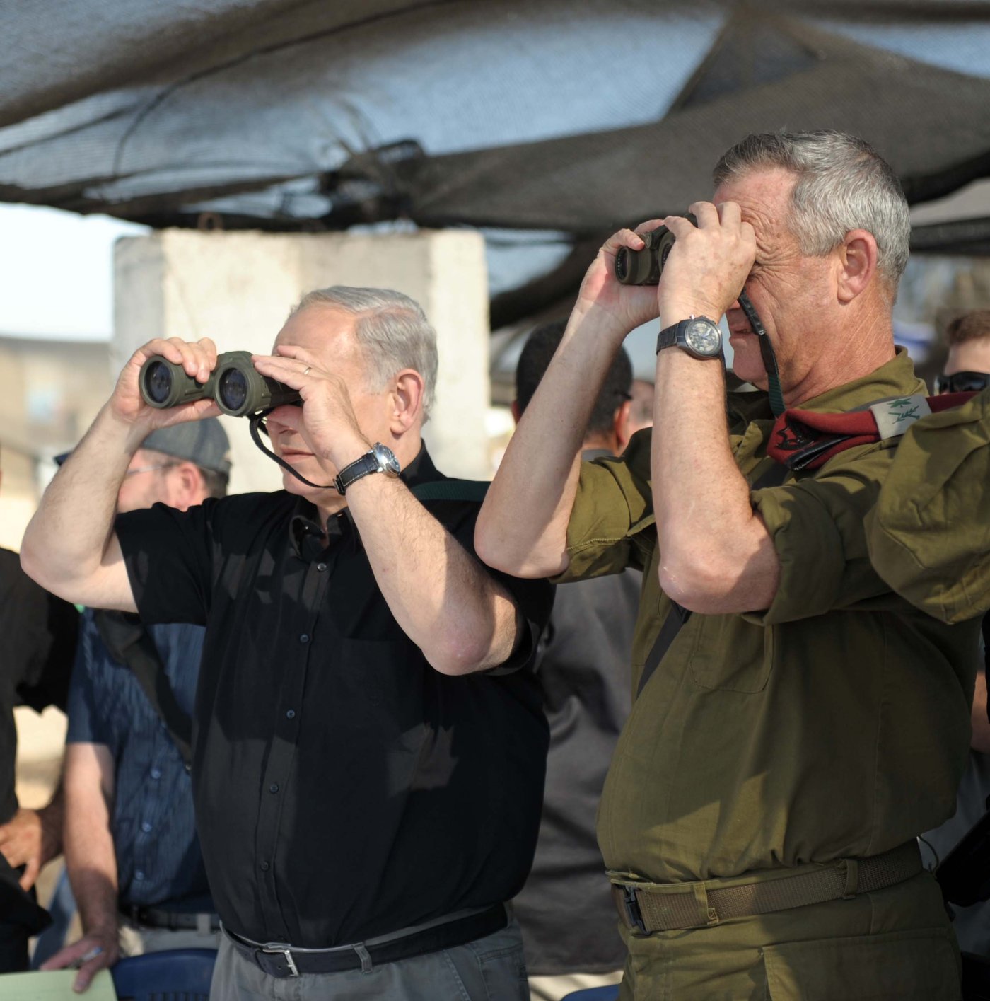צופים בתרגיל. נתניהו וגנץ.