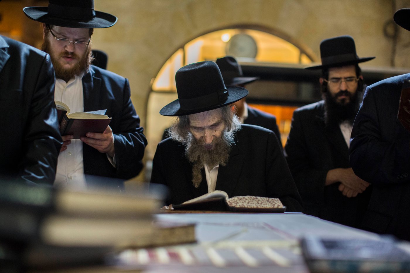 לאחר שנים: מרן הרב שטיינמן התפלל בכותל המערבי