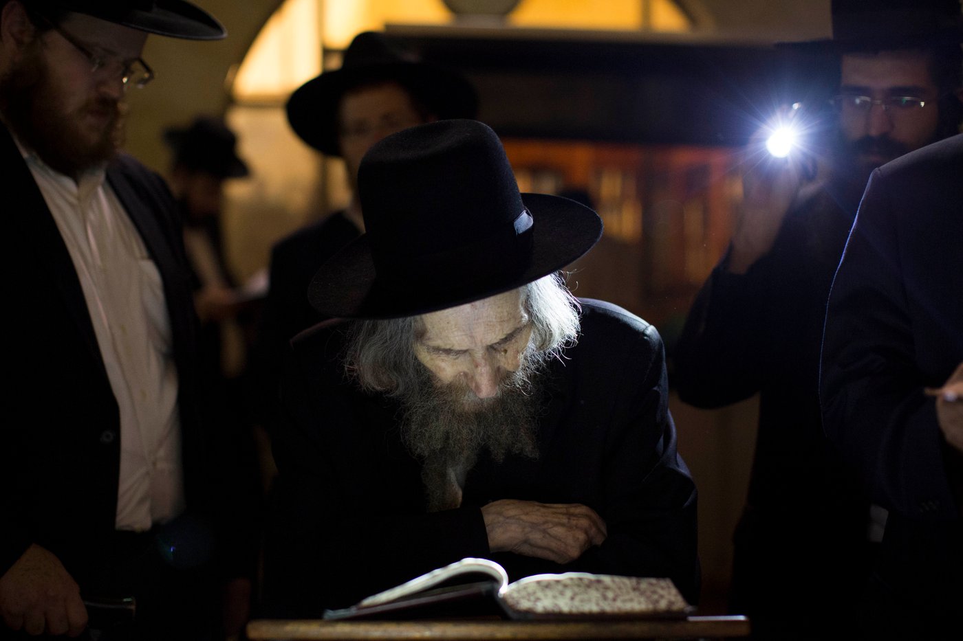 לאחר שנים: מרן הרב שטיינמן התפלל בכותל המערבי