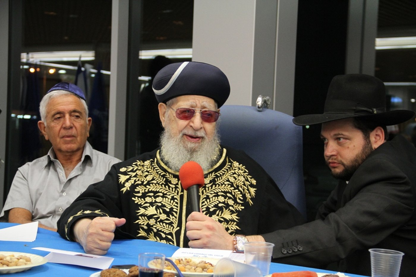תיעוד: מרן הרב עובדיה ביקר בתעשייה האווירית