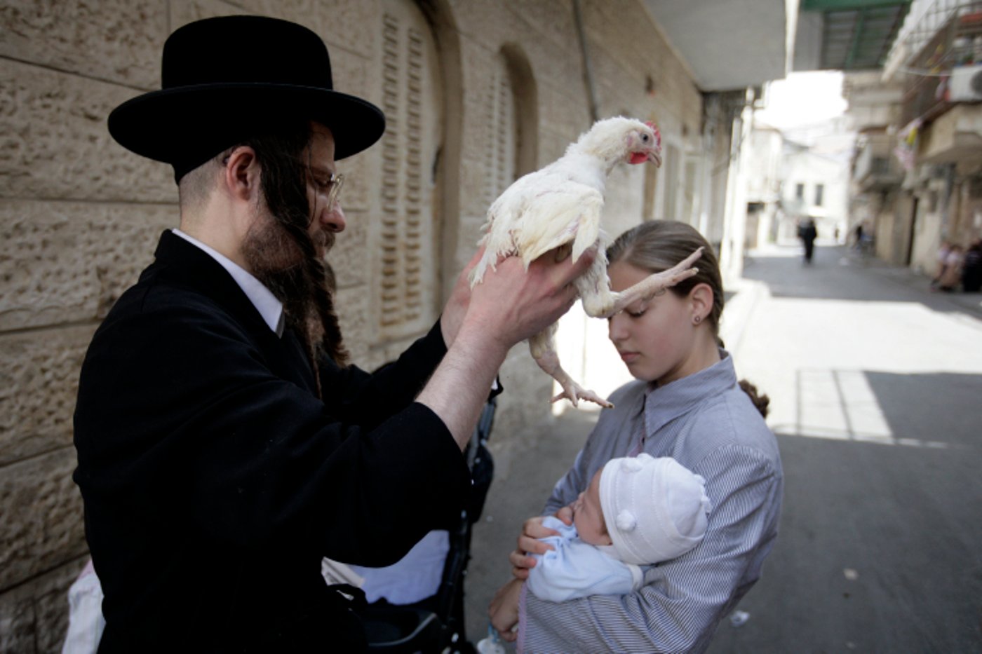 כך מכפרים במאה שערים
