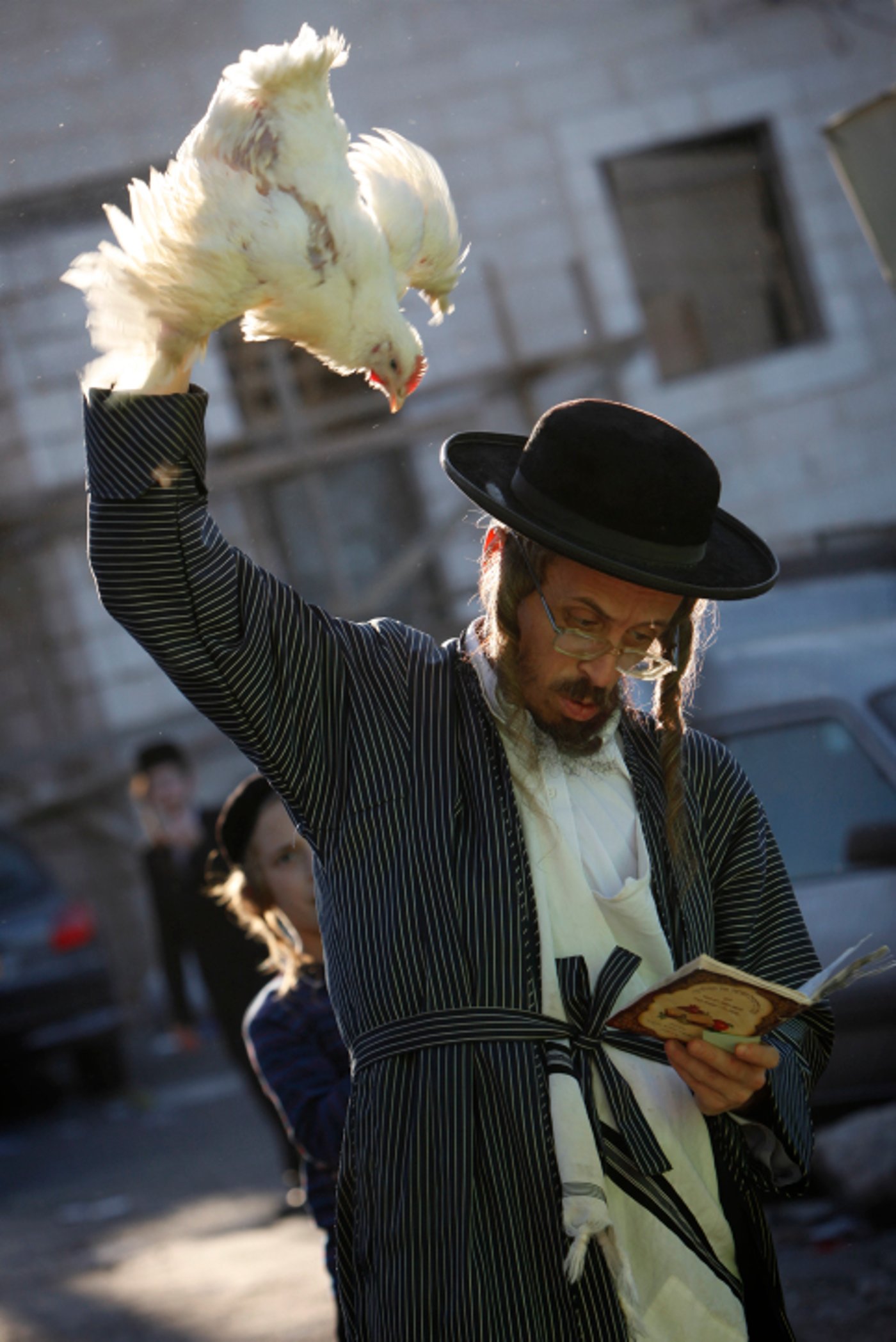 כך מכפרים במאה שערים