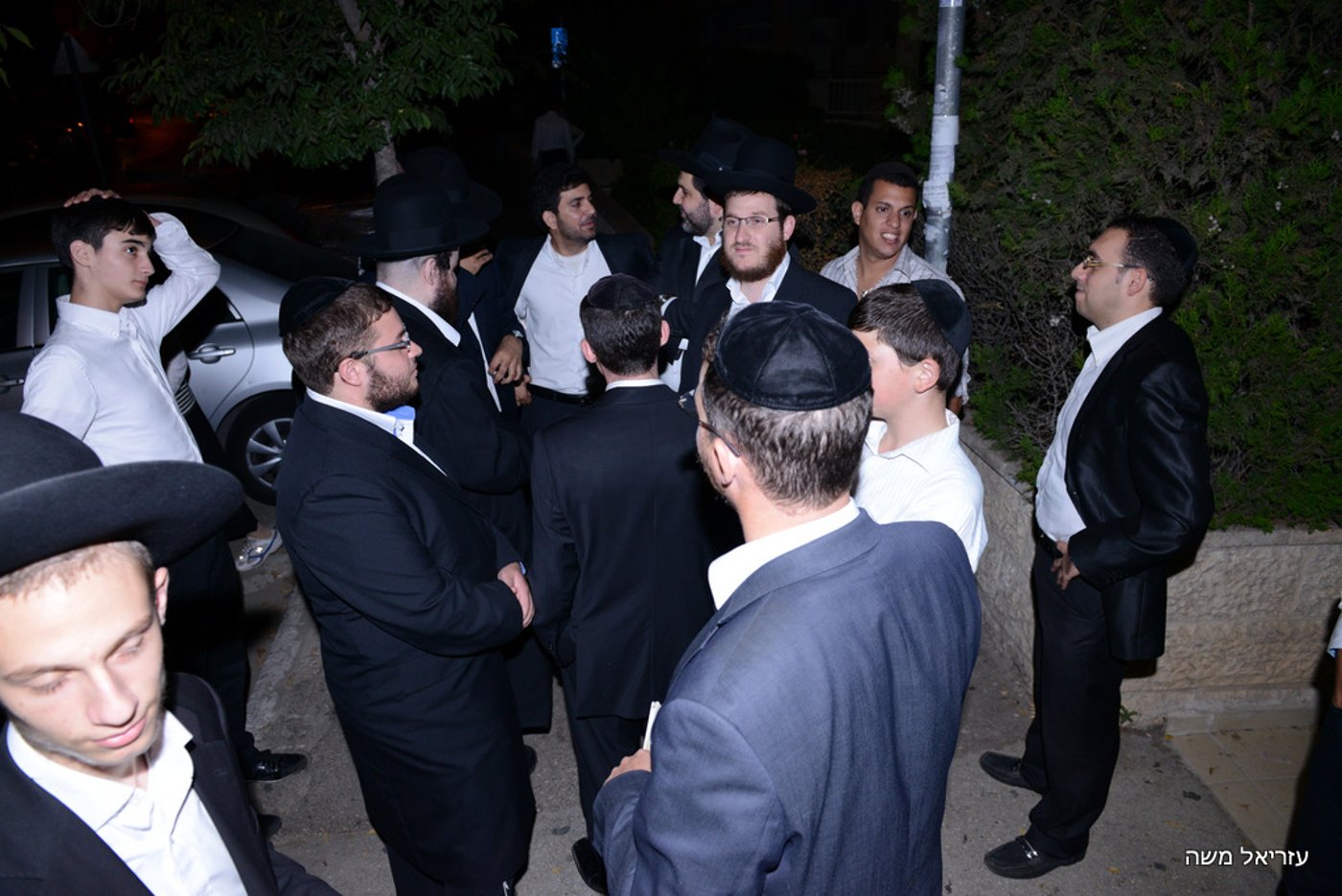 צוות הרדיו מחוץ בית הרב