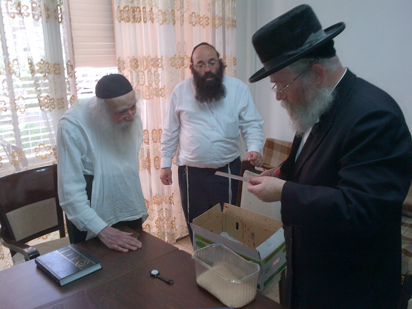 כפרות, שחיטה וכיסוי הדם אצל רבי ניסים קרליץ