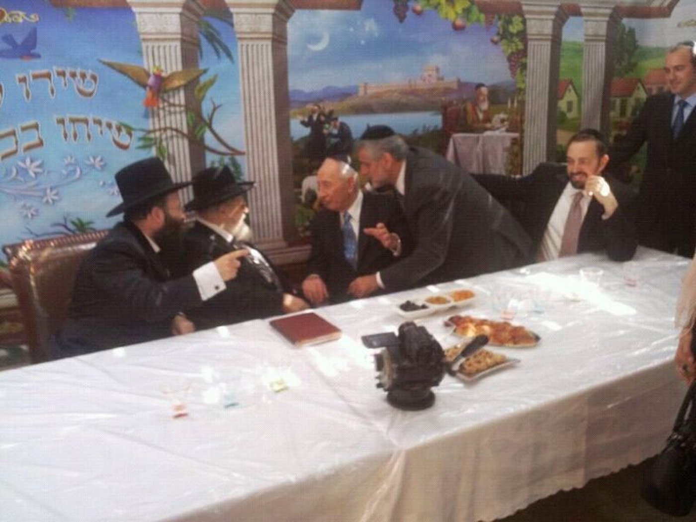אטיאס, ישי, פרס, הרב עובדיה והרב רבינוביץ.