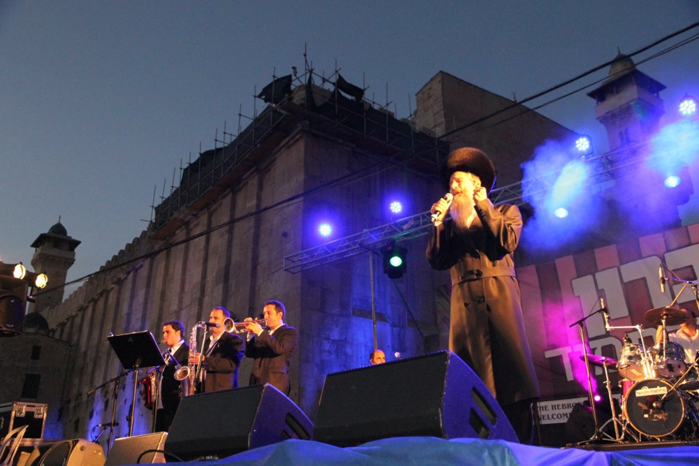 צפו: חגיגת ענק בחברון עם מרדכי בן דוד