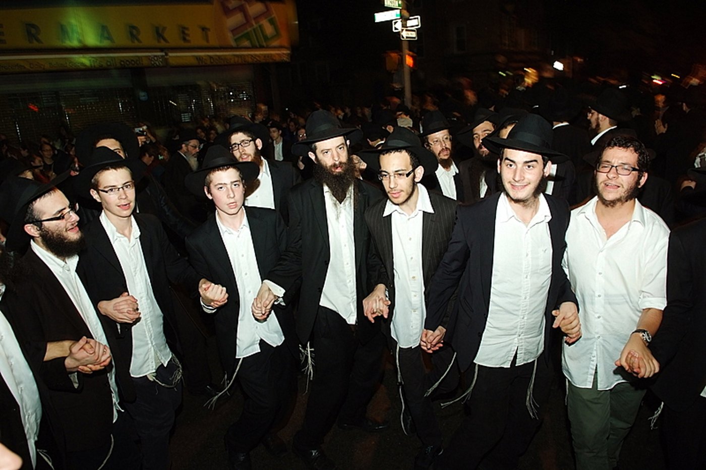 שמחת בית השואבה בניו-יורק: מראות שלא תראו בשום מקום אחר