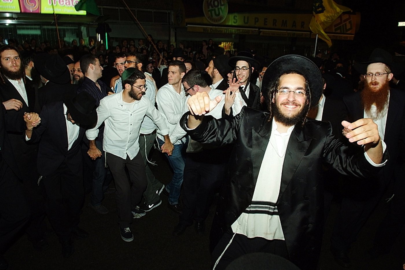 שמחת בית השואבה בניו-יורק: מראות שלא תראו בשום מקום אחר