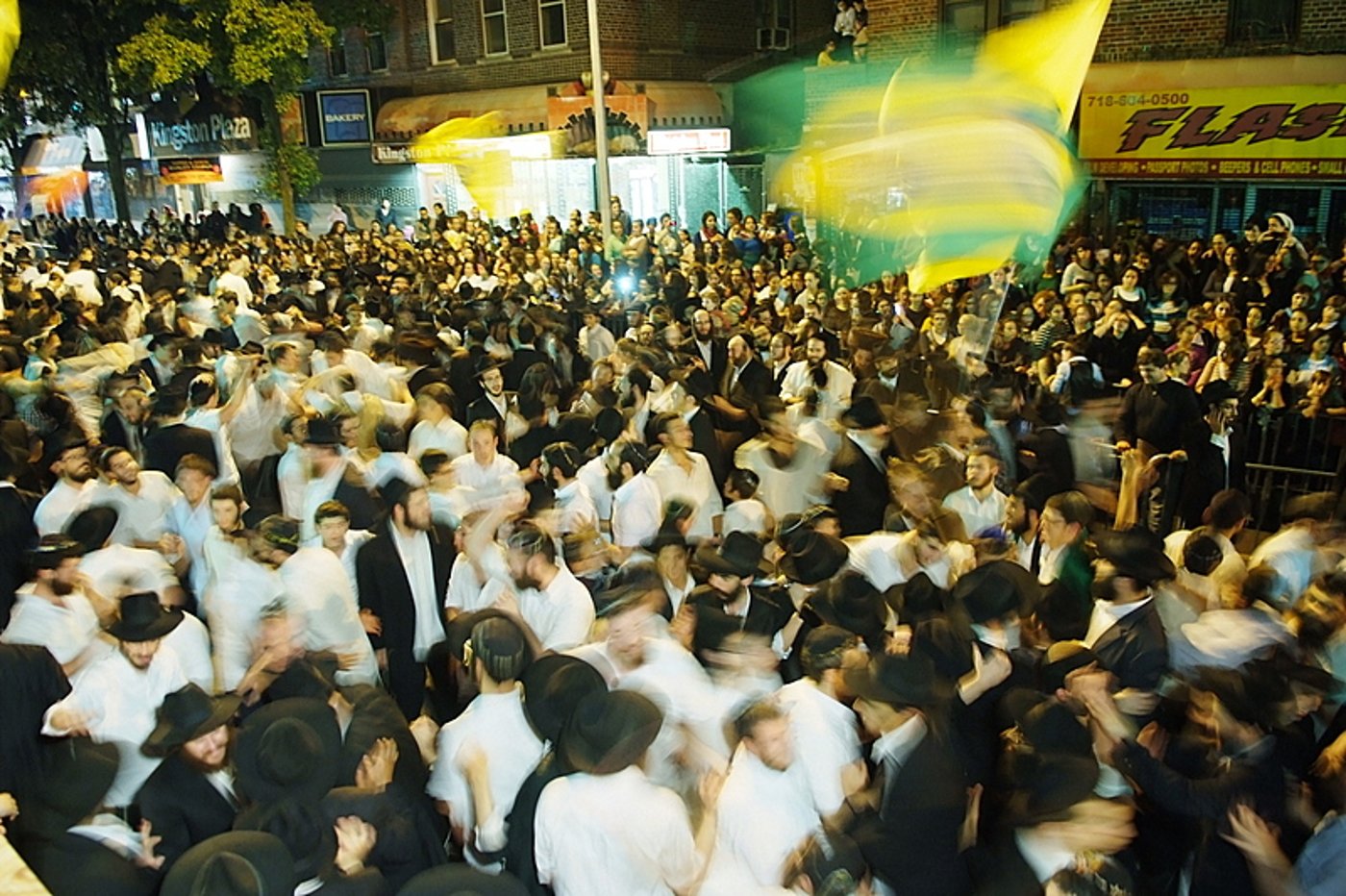 שמחת בית השואבה בניו-יורק: מראות שלא תראו בשום מקום אחר