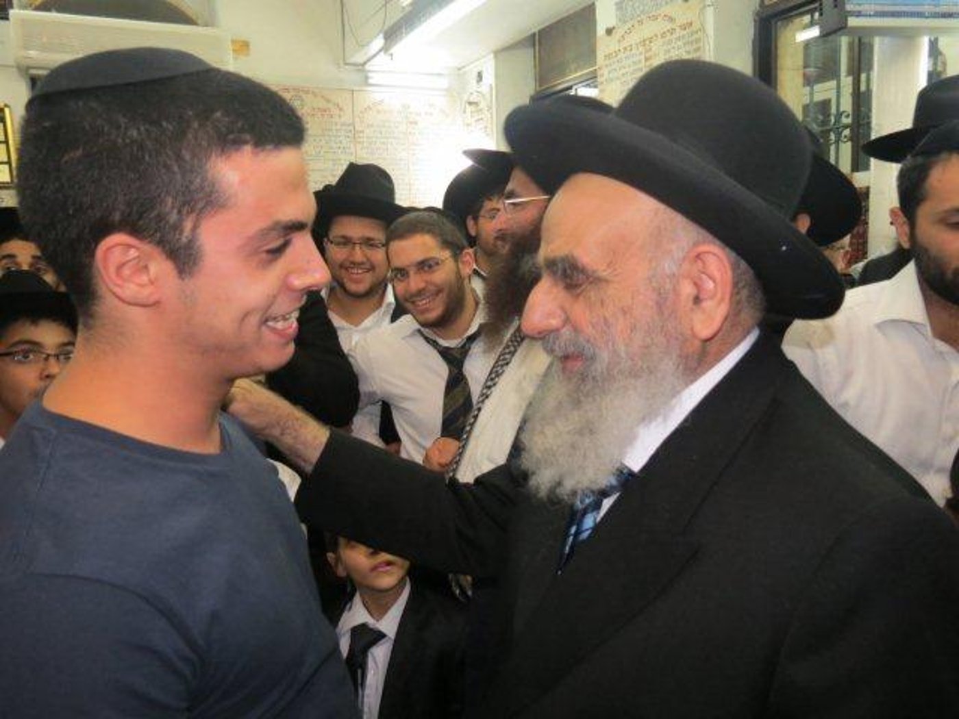 ראש-הישיבה נתן הוראה, הנער ניתץ את האייפון לעיני כל