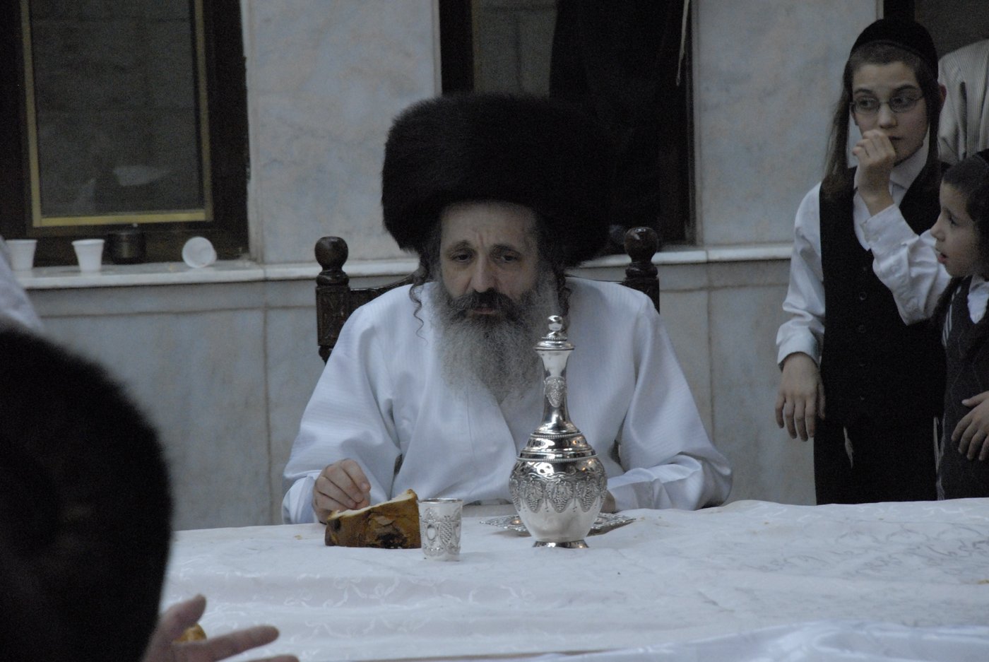צפו בתיעוד: טיש תפוחים בשומרי אמונים