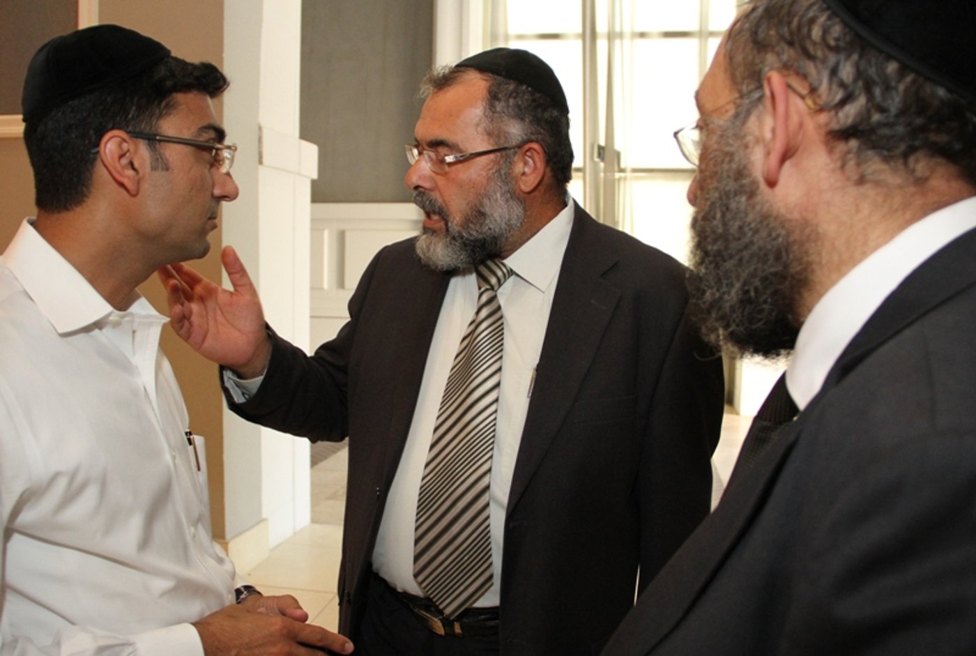 בצל המתח: השר ישי פגש את פעילי ש"ס במועצות האיזוריות