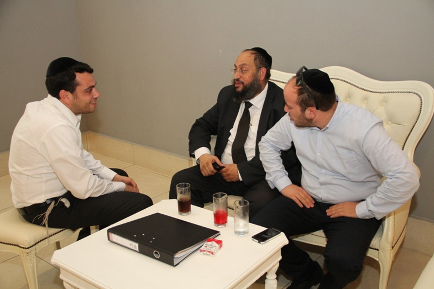 בצל המתח: השר ישי פגש את פעילי ש"ס במועצות האיזוריות