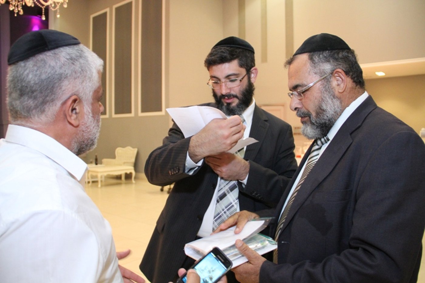 בצל המתח: השר ישי פגש את פעילי ש"ס במועצות האיזוריות