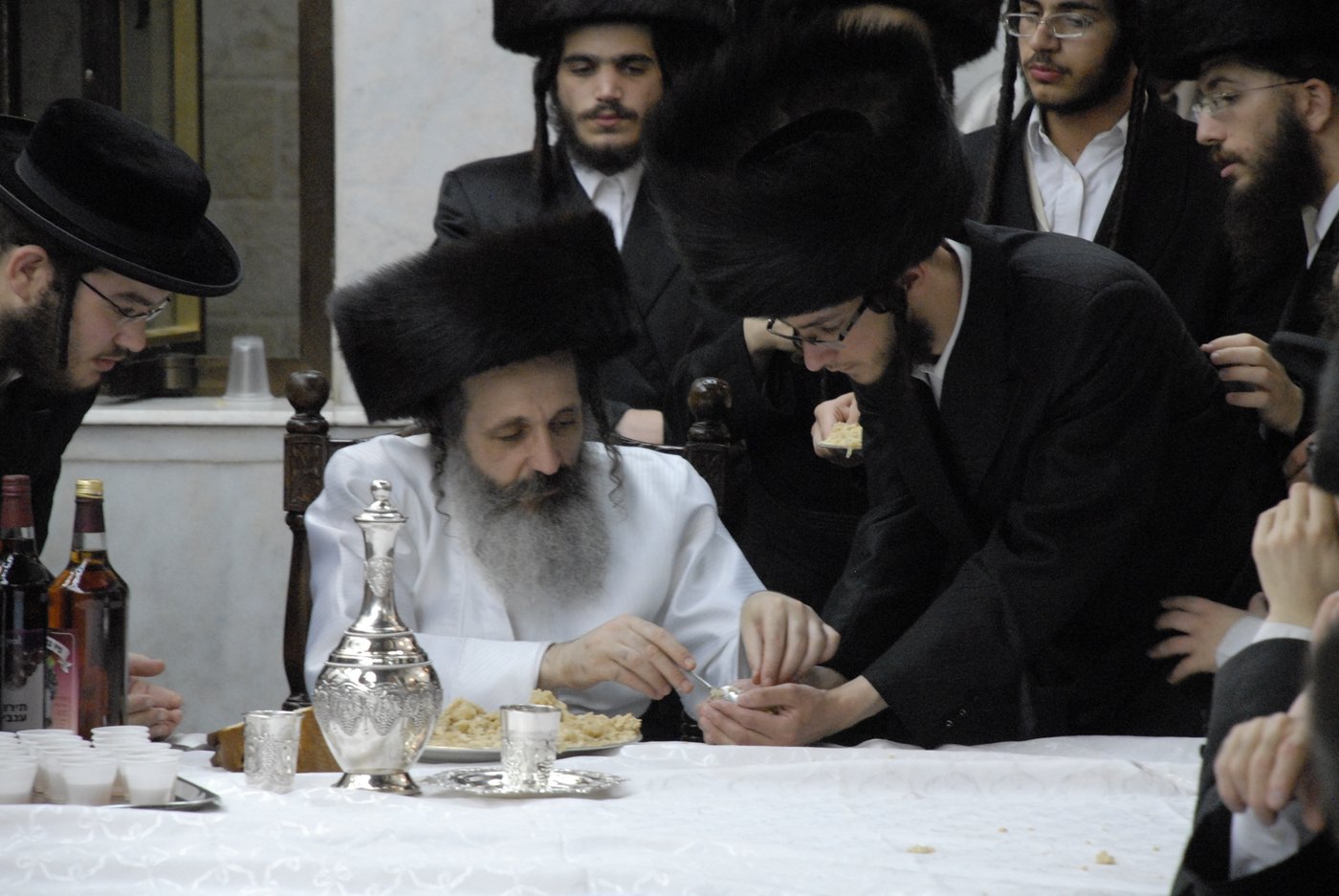 צפו בתיעוד: טיש תפוחים בשומרי אמונים