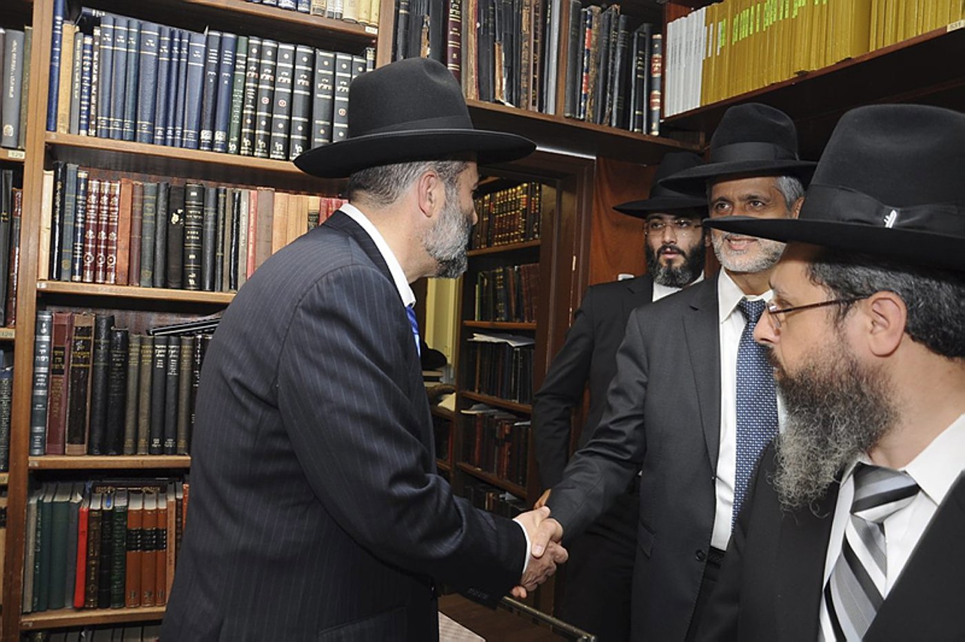 אלי ישי ואריה דרעי בלחיצת יד, השבוע