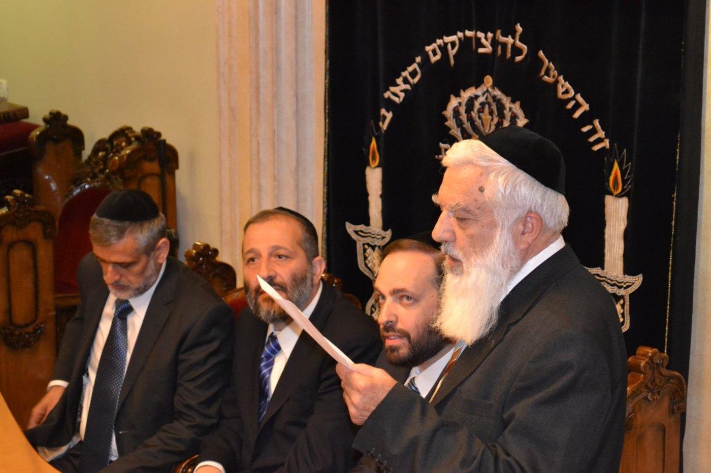 מאחורי הקלעים: חגיגת תקשורת בבית הרב עובדיה יוסף