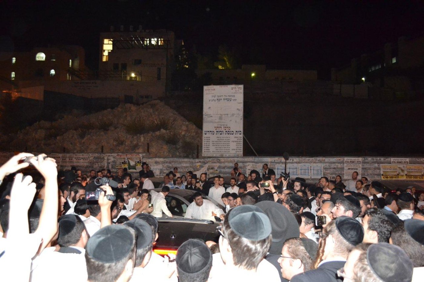 מאחורי הקלעים: חגיגת תקשורת בבית הרב עובדיה יוסף
