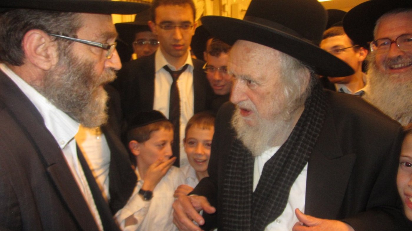 בצל הפילוג ב'דגל': גפני והרב אוירבך נפגשו