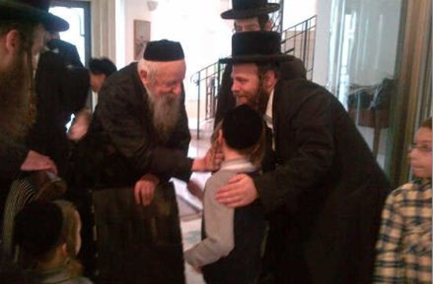 הפרידה מהנכדים. צילום בלעדי: כיכר השבת