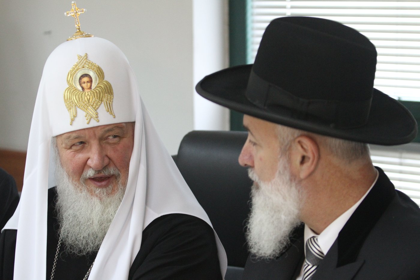 צפו: הרב מצגר נפגש עם הפטריארך של מוסקבה