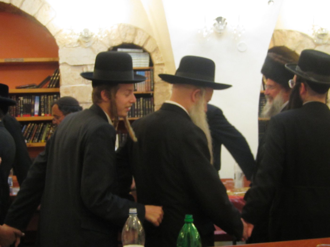 תיעוד מרגש: משפחת שטיצר ערכה שבע ברכות למשפחת לייכטר