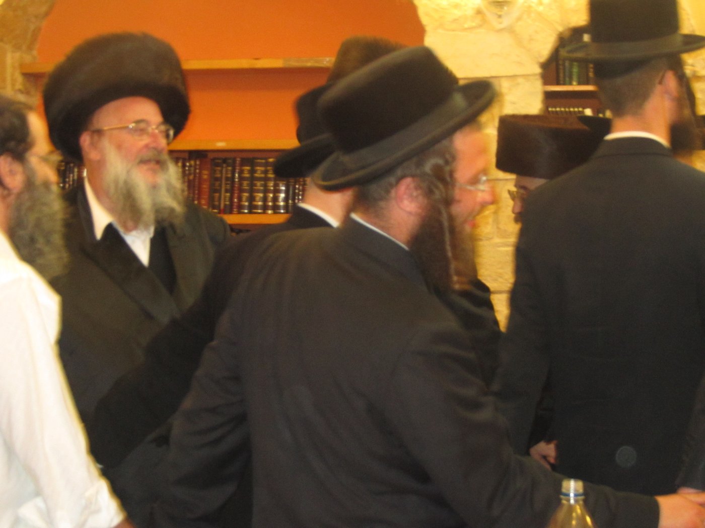 תיעוד מרגש: משפחת שטיצר ערכה שבע ברכות למשפחת לייכטר