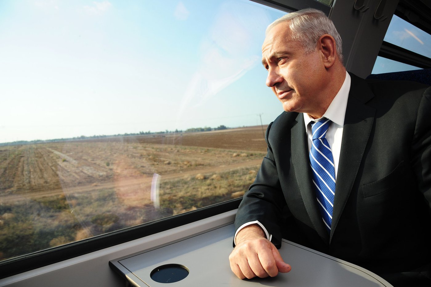 תפס טרמפ: נתניהו בא לדרום ברכבת