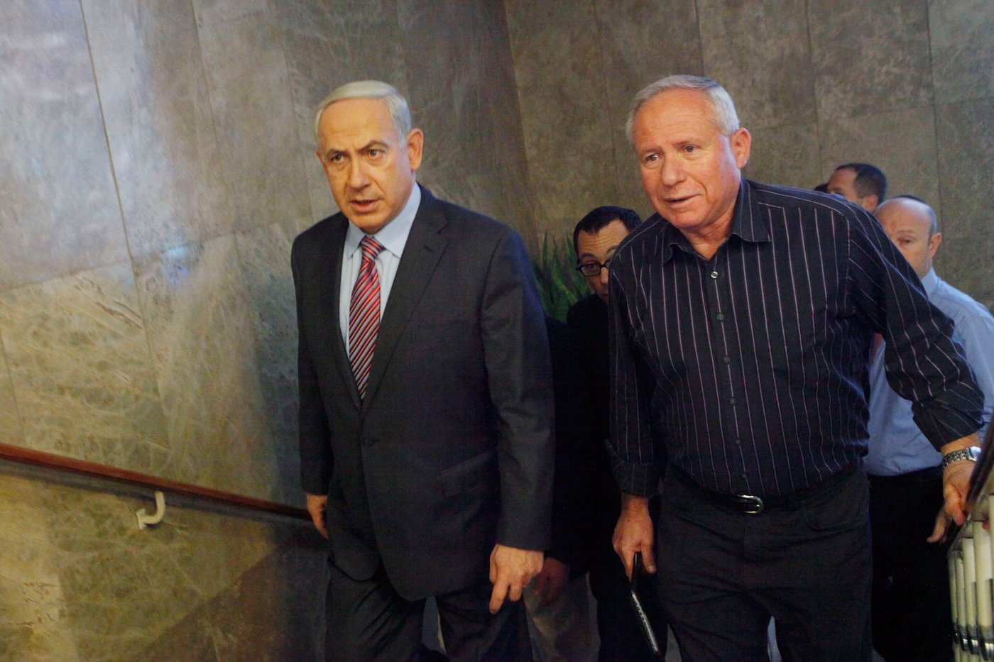 השר להגנת העורף אבי דיכטר וראש הממשלה נתניהו