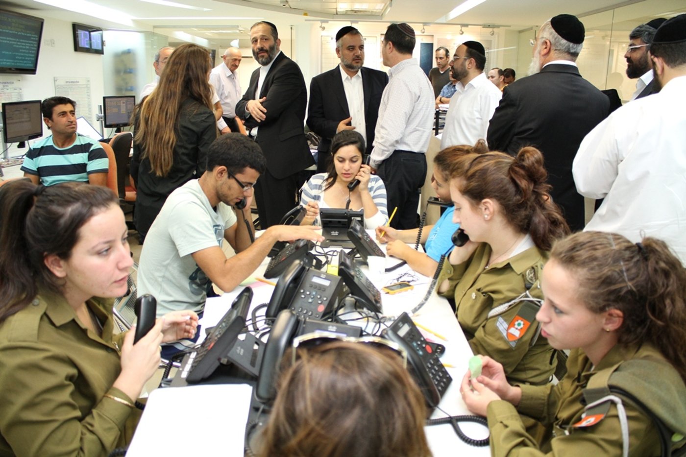 אריה דרעי ביקר בדרום, ונאלץ לתפוס מחסה