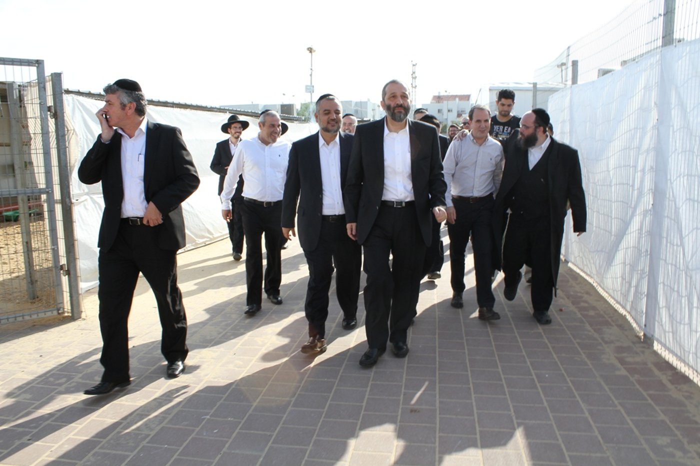 אריה דרעי ביקר בדרום, ונאלץ לתפוס מחסה