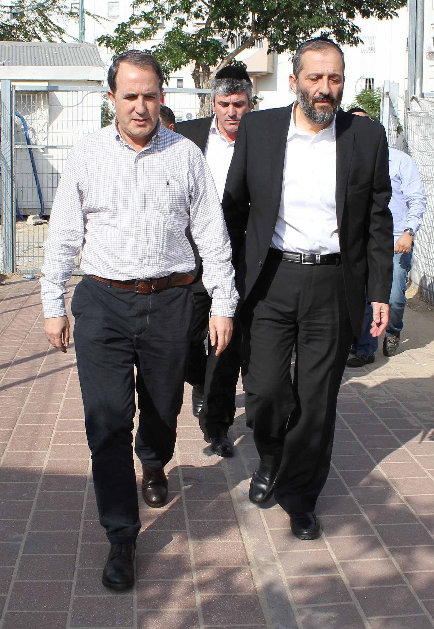 אריה דרעי ביקר בדרום, ונאלץ לתפוס מחסה