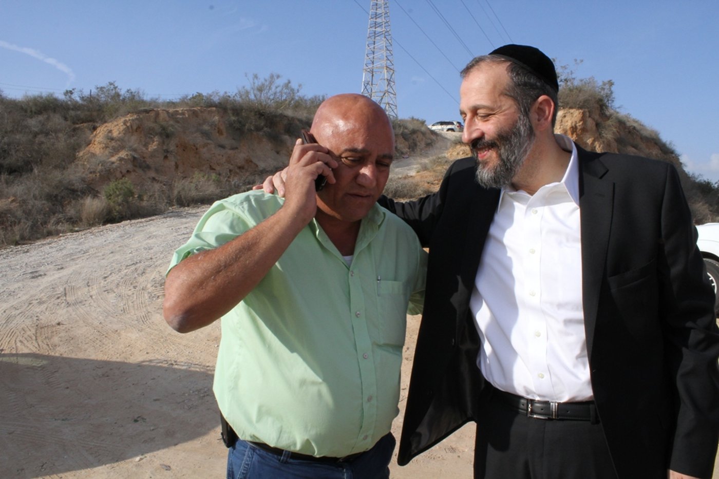 אריה דרעי ביקר בדרום, ונאלץ לתפוס מחסה