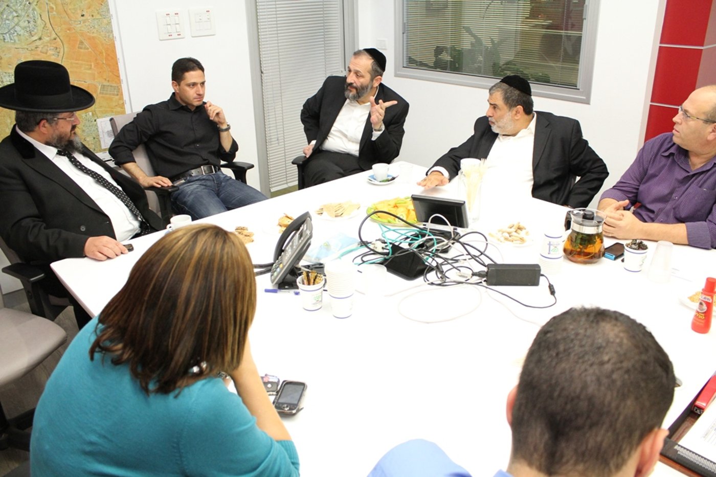 אריה דרעי ביקר בדרום, ונאלץ לתפוס מחסה