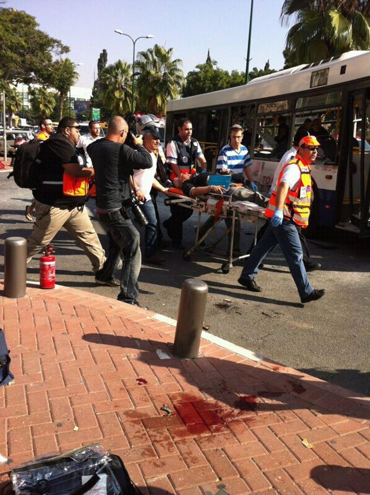 תיעוד: זירת הפיגוע בתל אביב