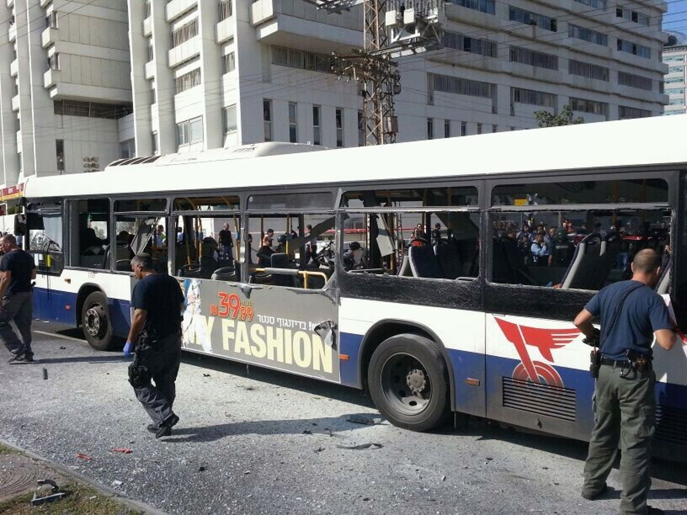 תיעוד: זירת הפיגוע בתל אביב