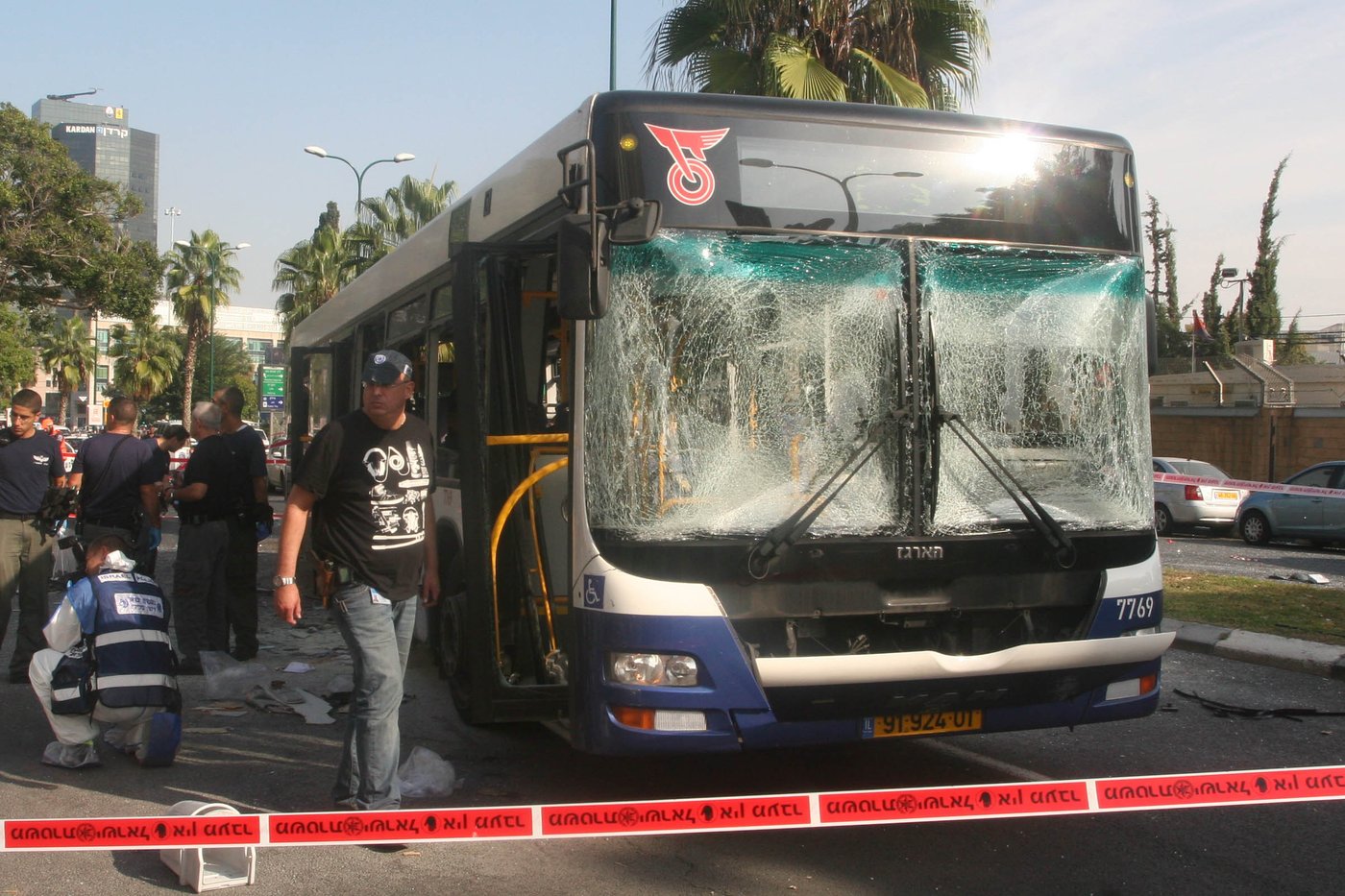 תיעוד: זירת הפיגוע בתל אביב