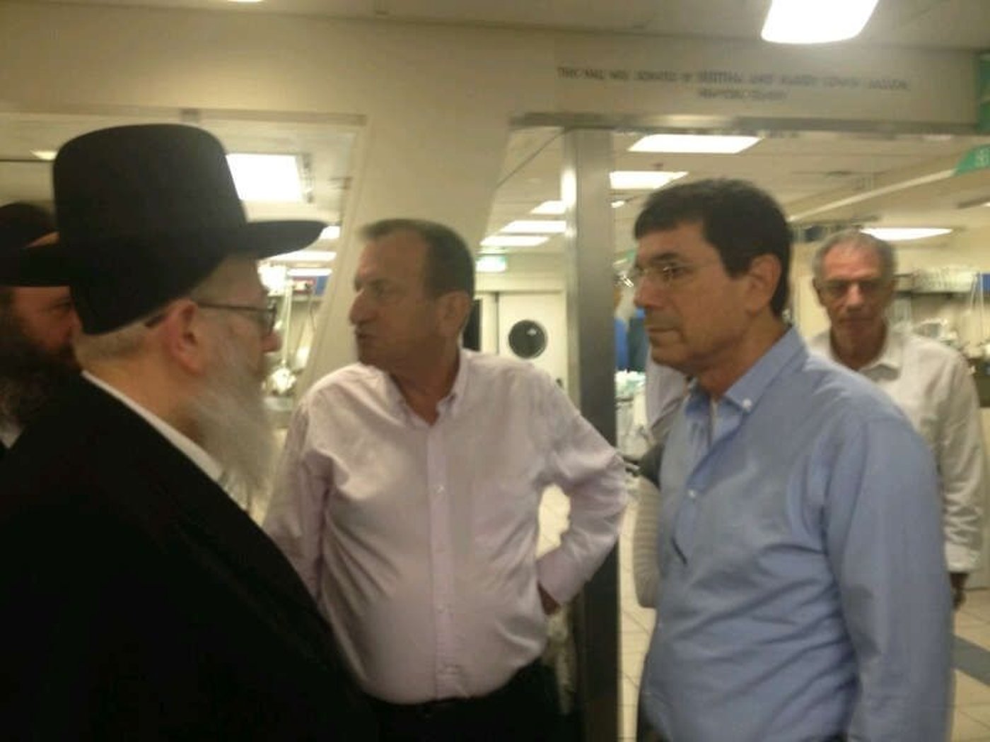 ליצמן ביקר את פצועי הפיגוע: "בוטחים בקדוש ברוך הוא"