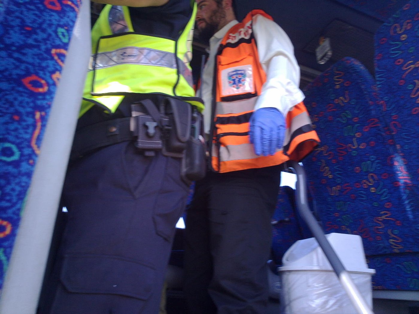 אסון בכביש: ברזלים מחצו אוטובוס, הרוג ופצוע קשה
