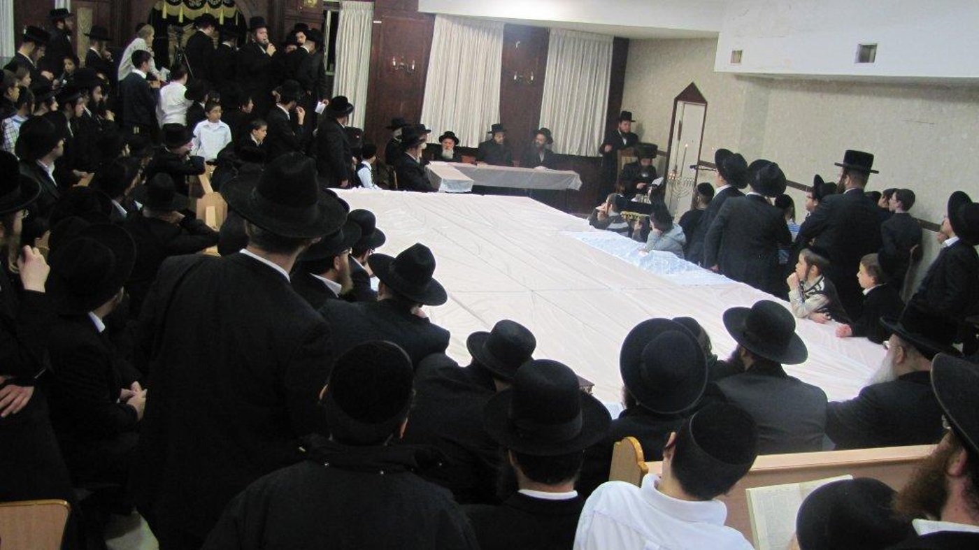 גלריה: הדלקת נרות חנוכה בחצרות החסידים