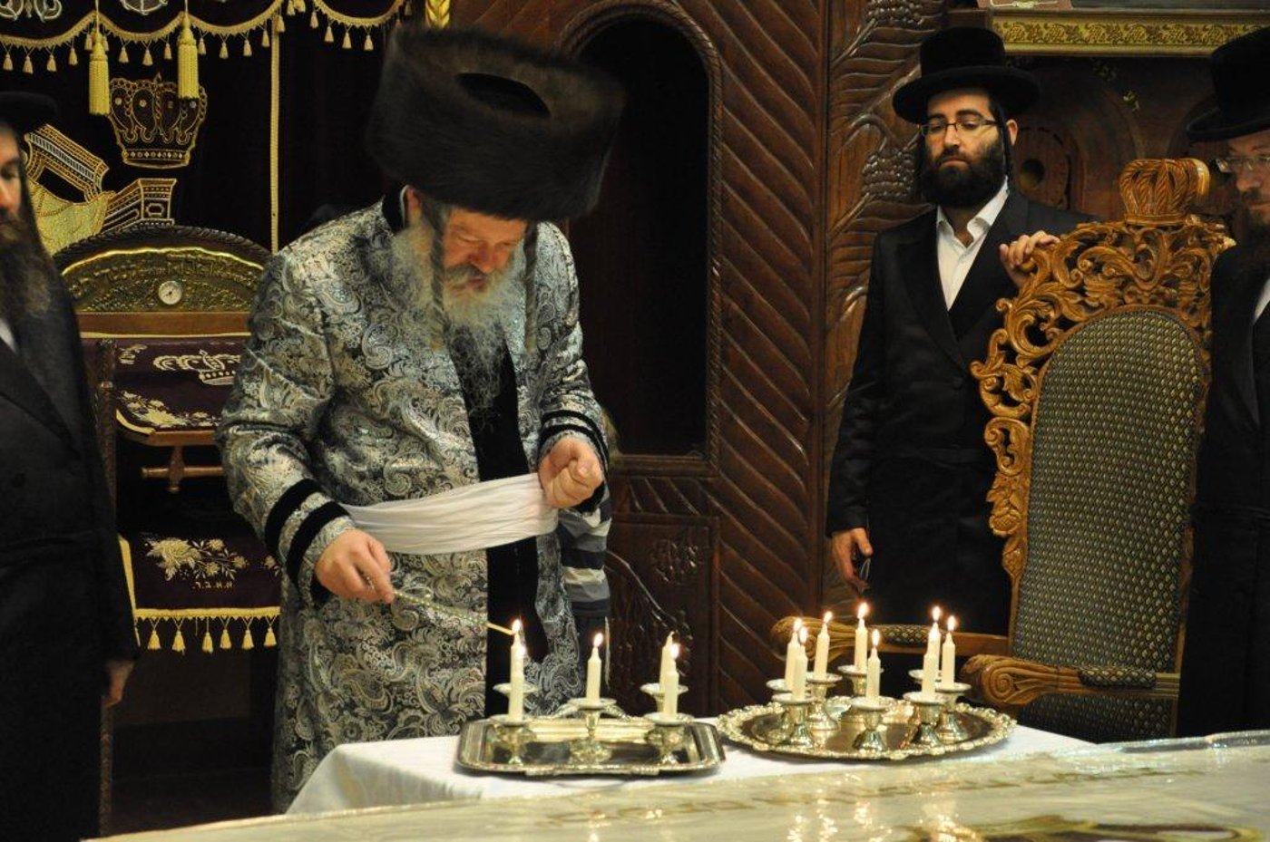 גלריה: הדלקת נרות חנוכה בחצרות החסידים