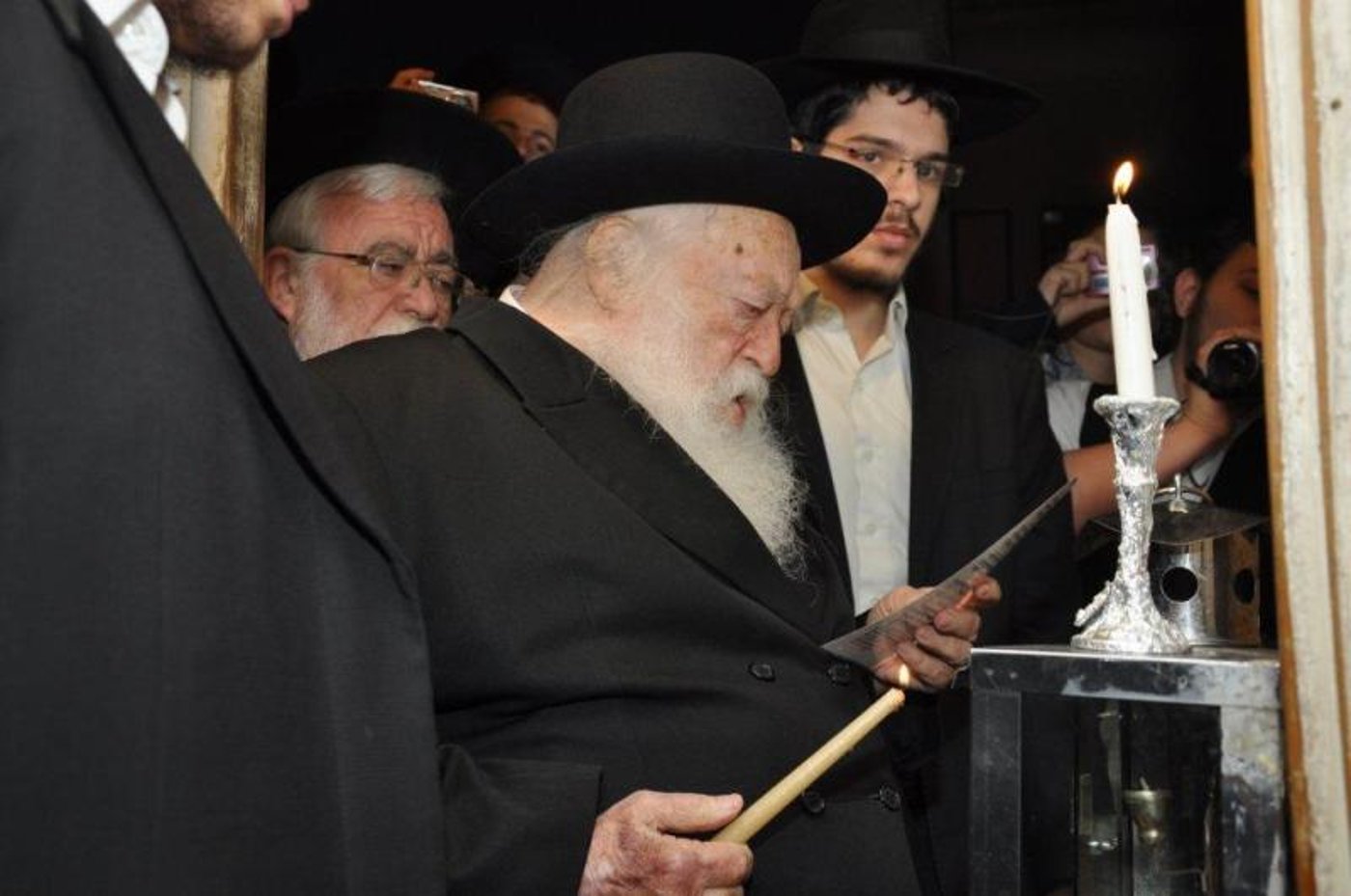 קֹדֶשׁ הֵם • נרות חנוכה עם גדולי ישראל, תיעוד מיוחד