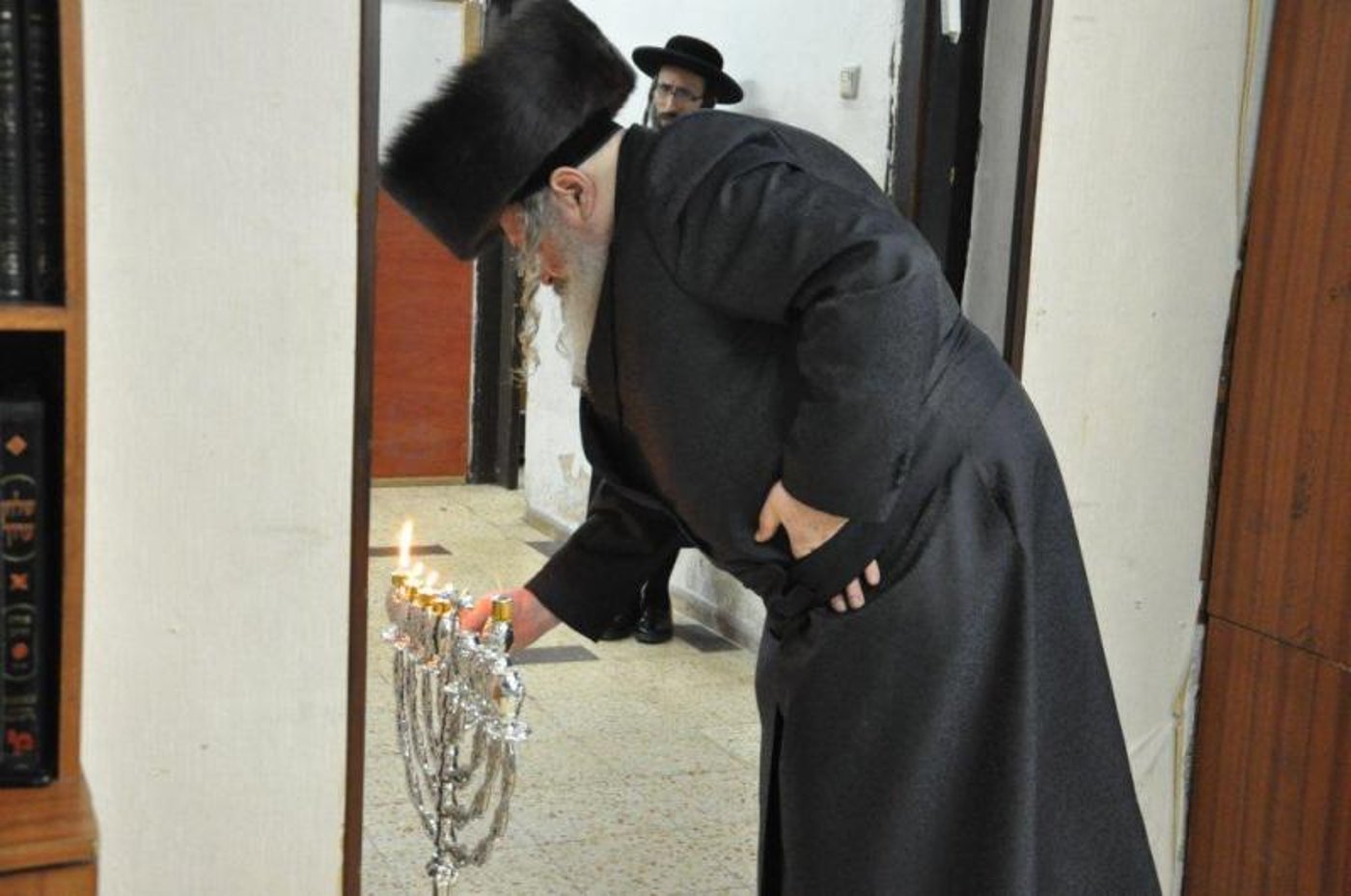 קֹדֶשׁ הֵם • נרות חנוכה עם גדולי ישראל, תיעוד מיוחד