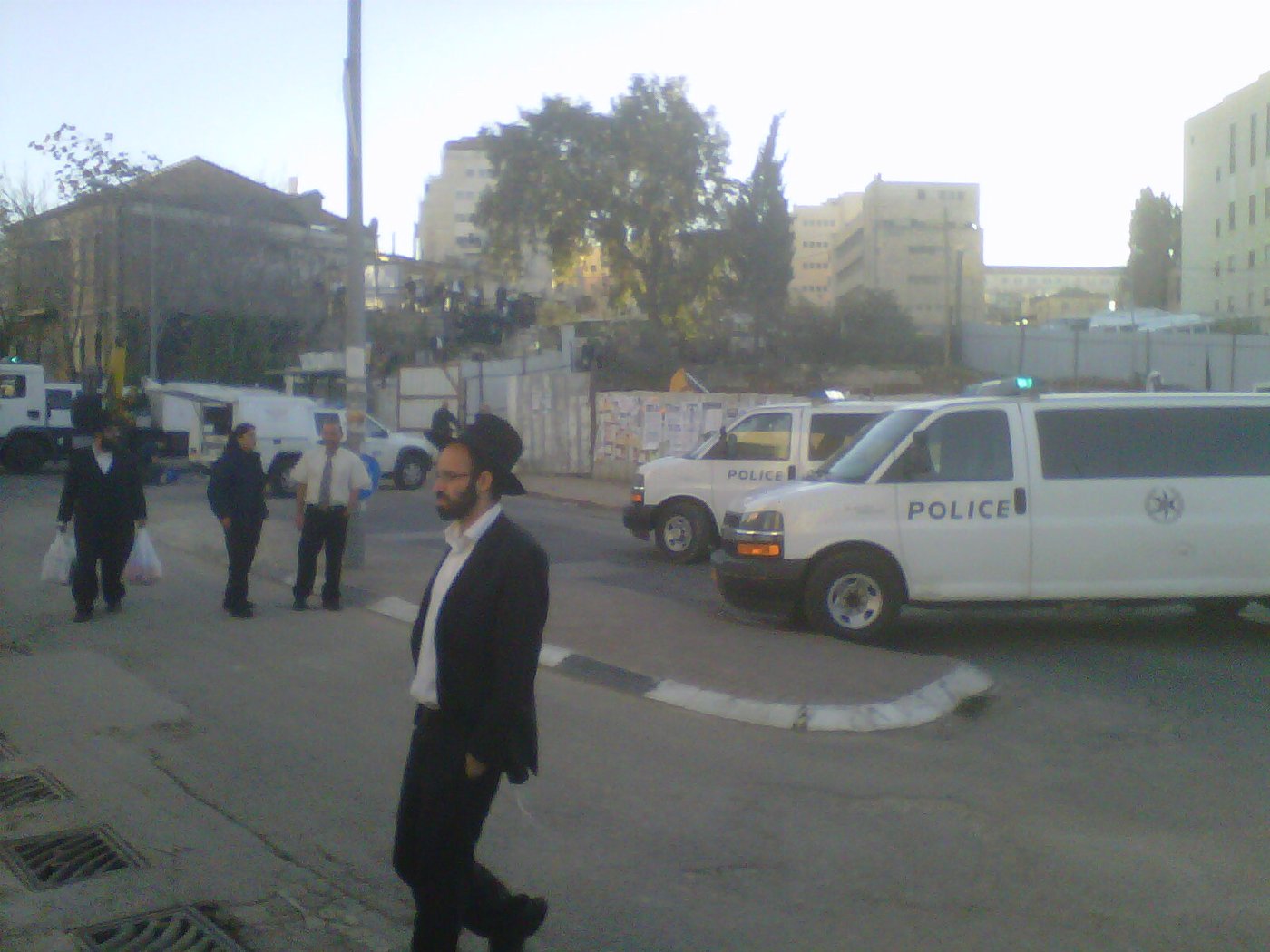 י-ם: פגזים עתיקים אותרו סמוך ל'מיר'
