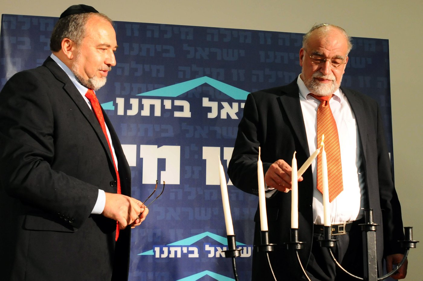 תיעוד: ליברמן עם כיפה, ולא בקמפיין של ש"ס