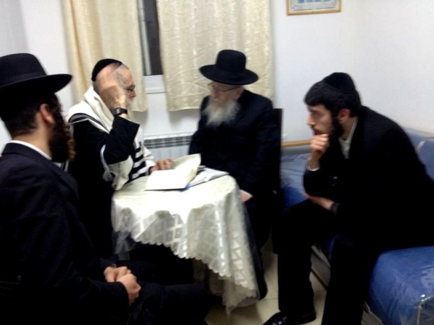 ,הרב ברלנד עם ליצמן והעסקן בני מחלב.