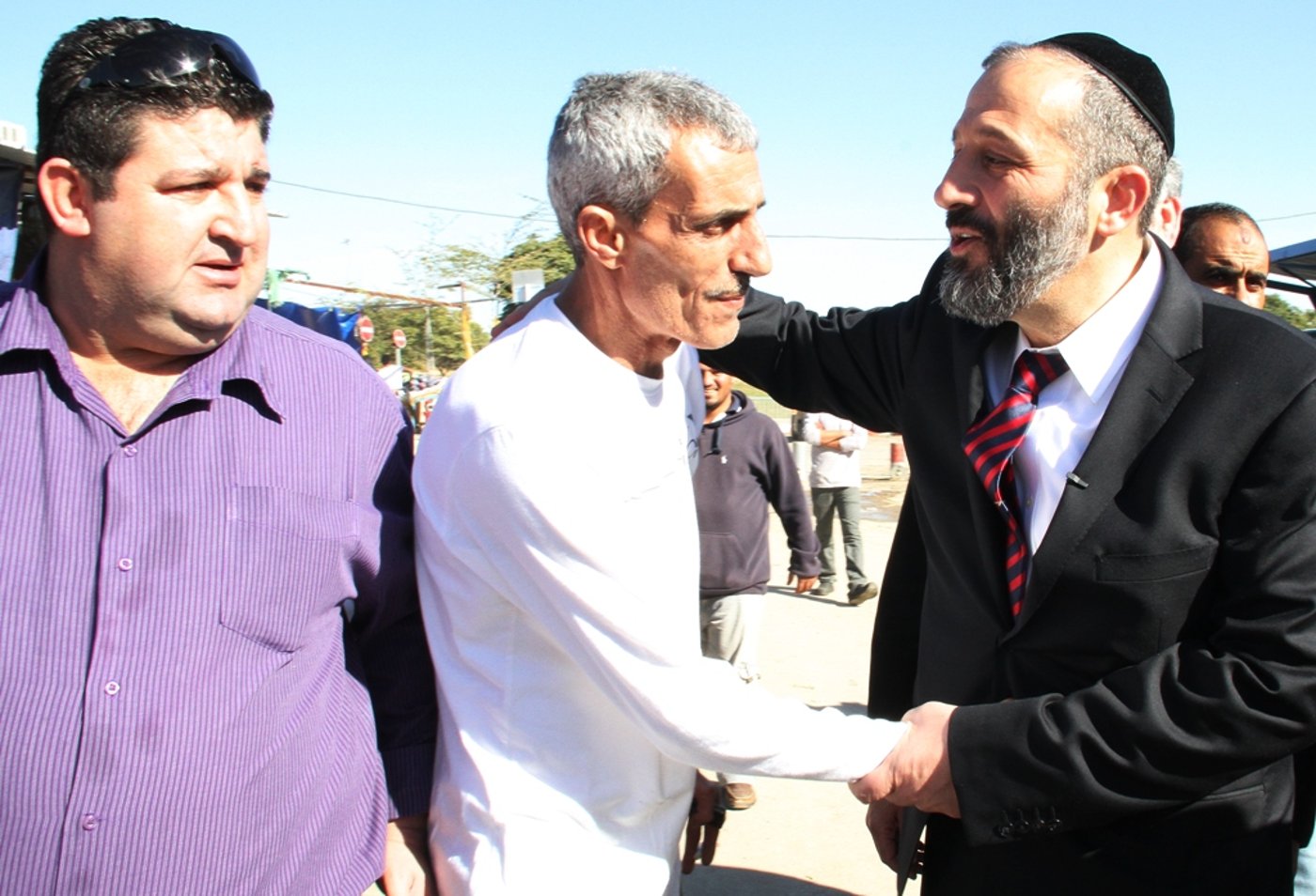 אריה דרעי בסיור בבירת הנגב: תלמידים וסוכריות בשוק